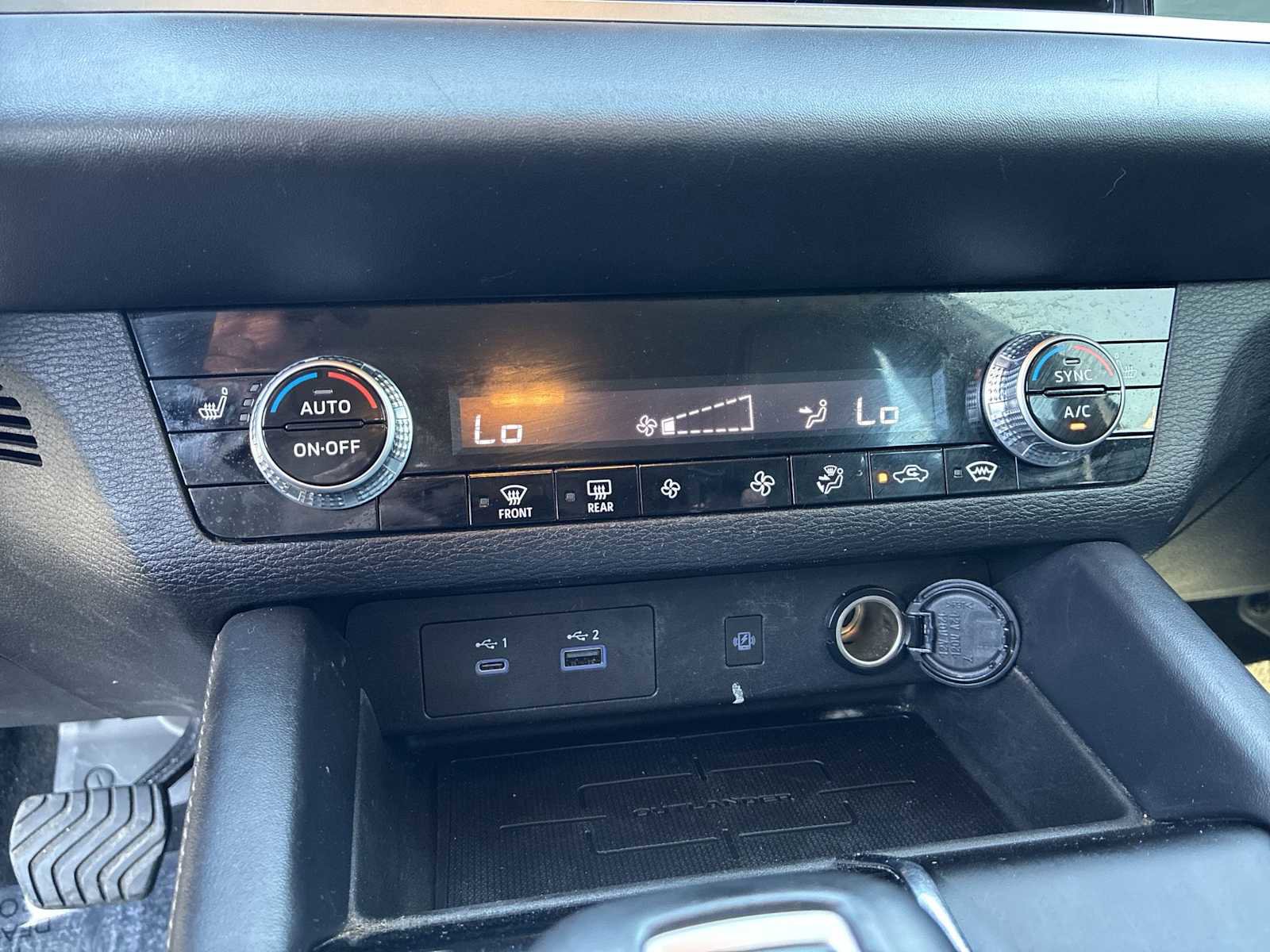 Used 2022 Mitsubishi Outlander SE AWD/4WD image 16