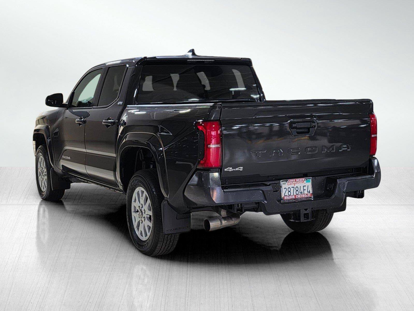 Used 2025 Toyota Tacoma SR5 AWD/4WD image 5