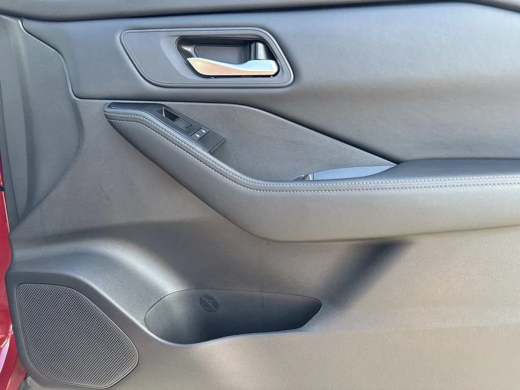 Used 2026 Nissan Rogue SV w/ Cold Weather Package FWD image 23