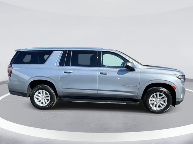 Used 2024 Chevrolet Suburban LT RWD image 3