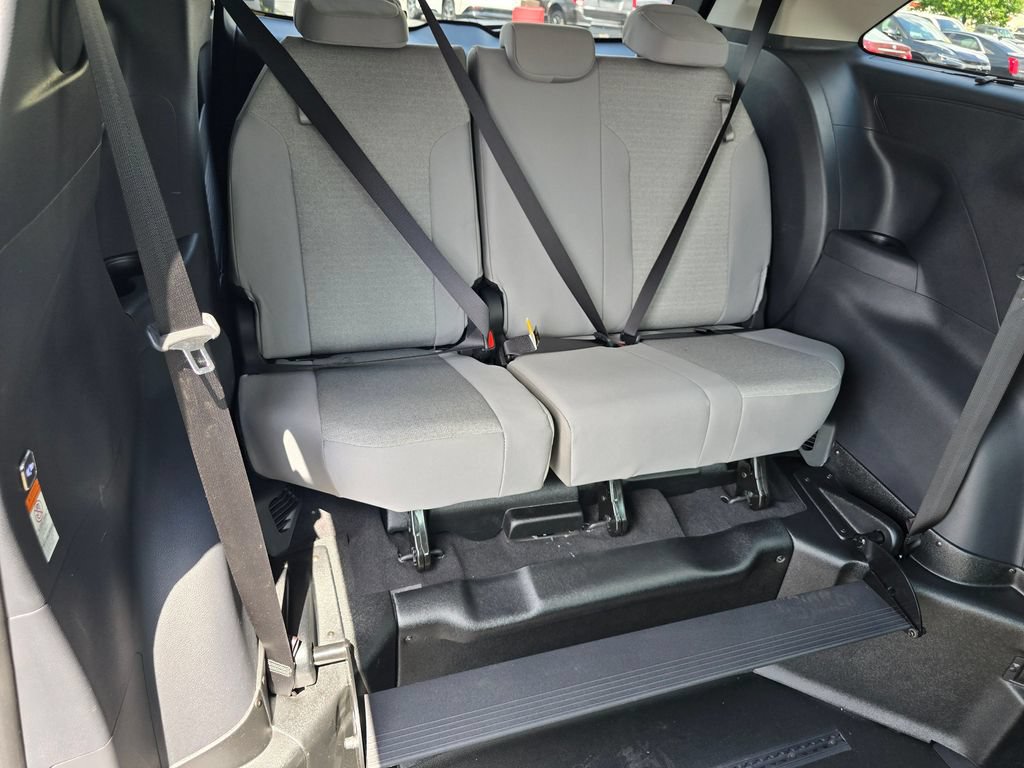Used 2026 Toyota Sienna LE FWD image 31