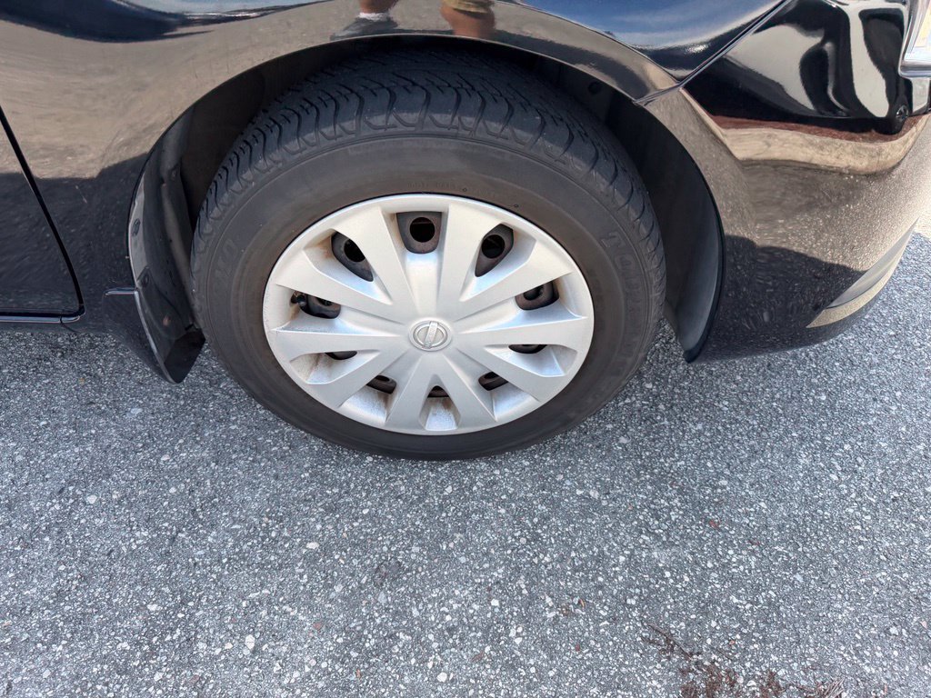 Used 2015 Nissan Versa SV w/ SV Tech Package FWD image 4