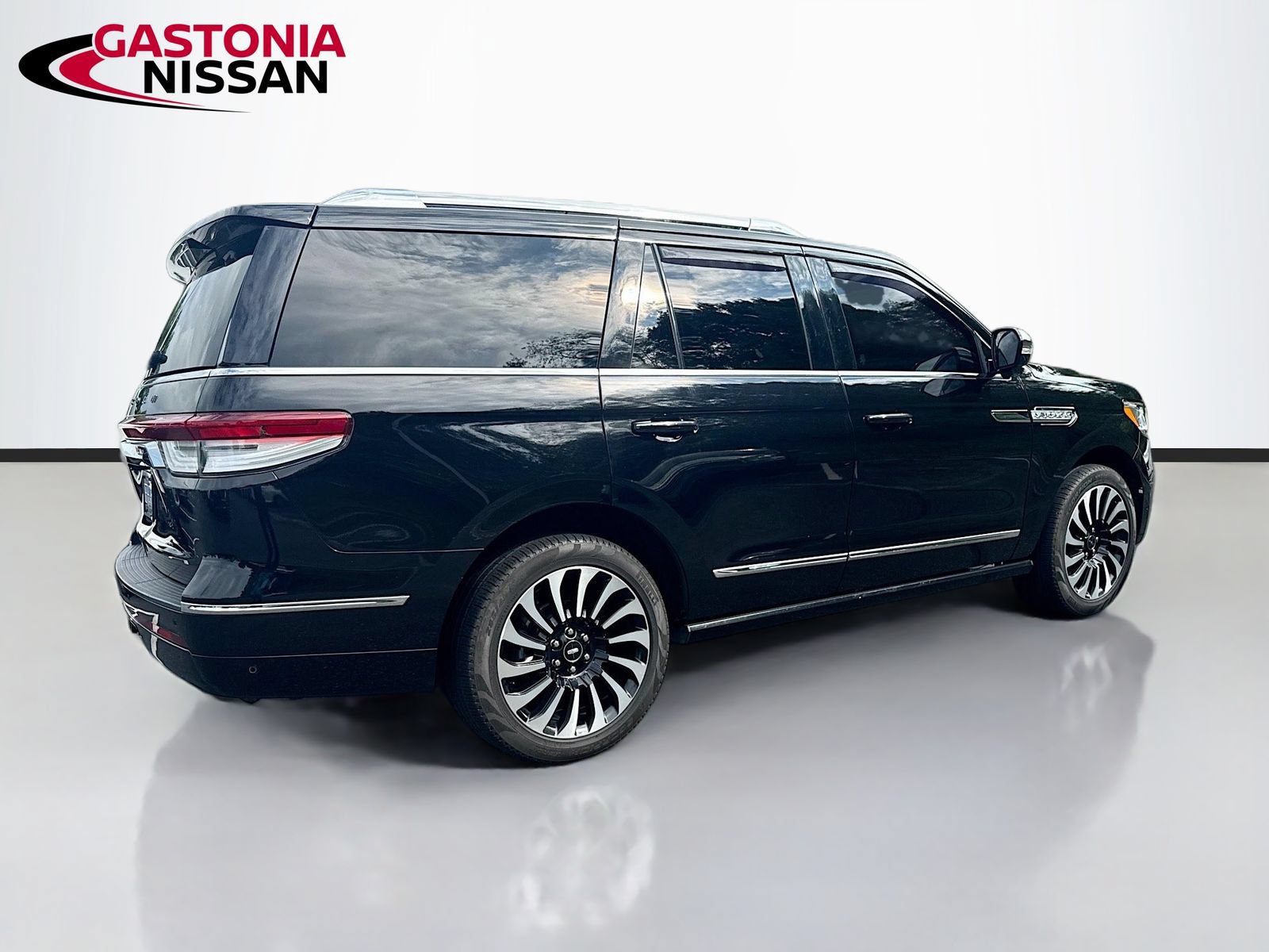 Used 2022 Lincoln Navigator Black Label AWD/4WD image 9