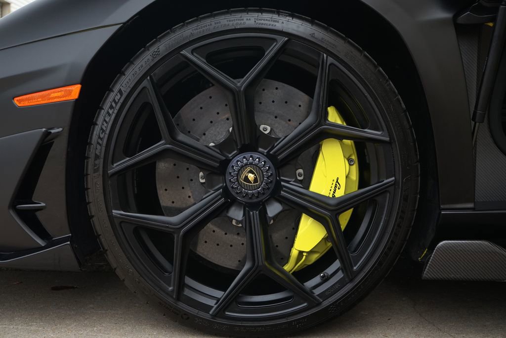 Used 2019 Lamborghini Aventador SVJ image 40