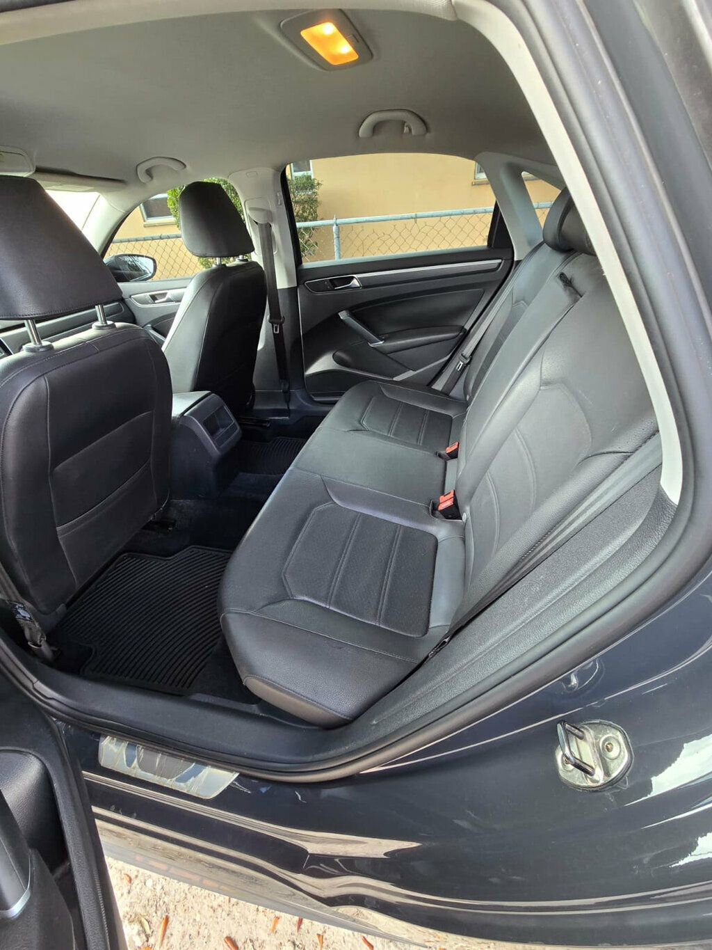 Used 2017 Volkswagen Passat 1.8T R-Line image 7