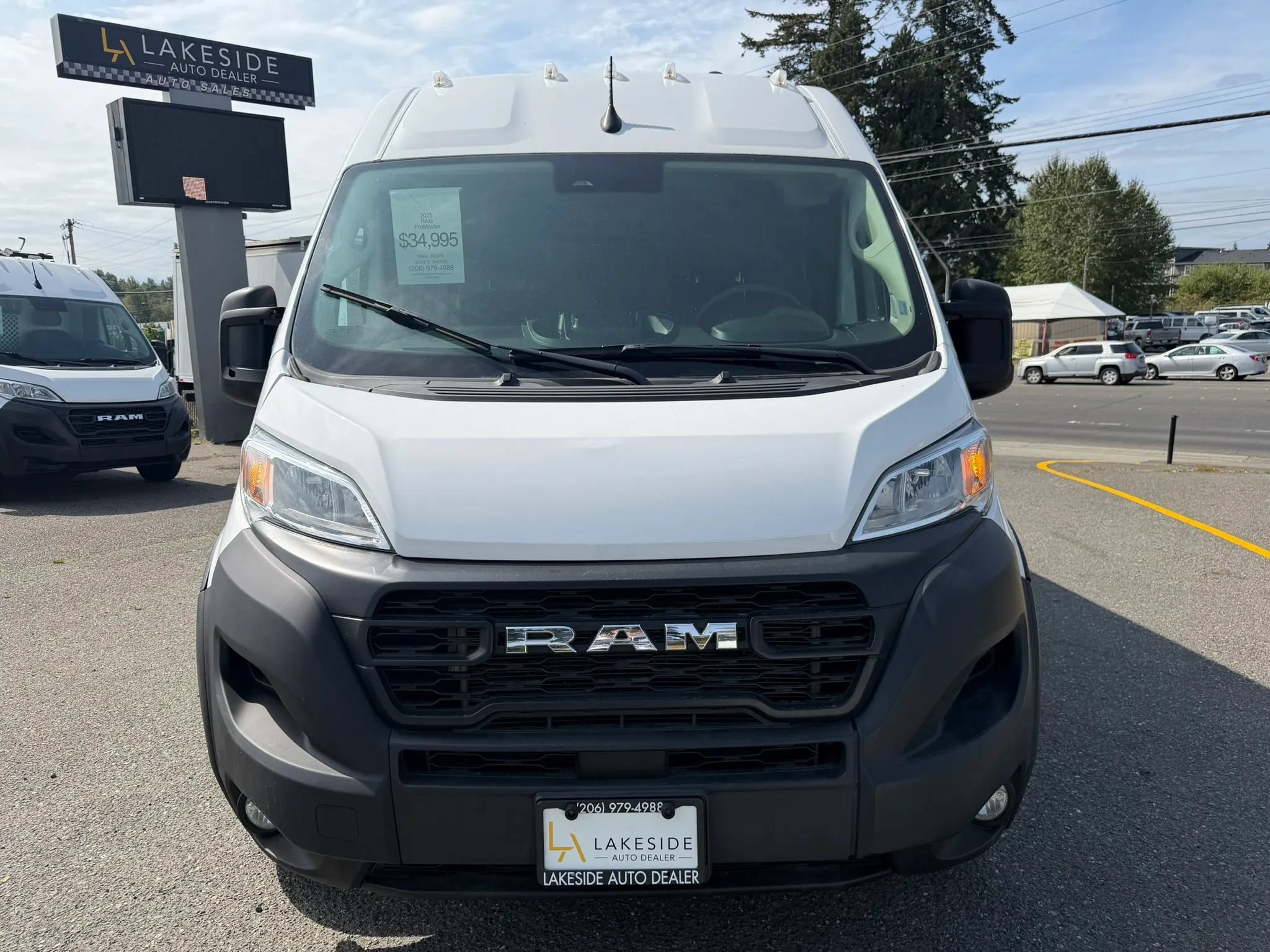 Used 2025 RAM ProMaster 3500 w/ Convenience Group FWD image 2