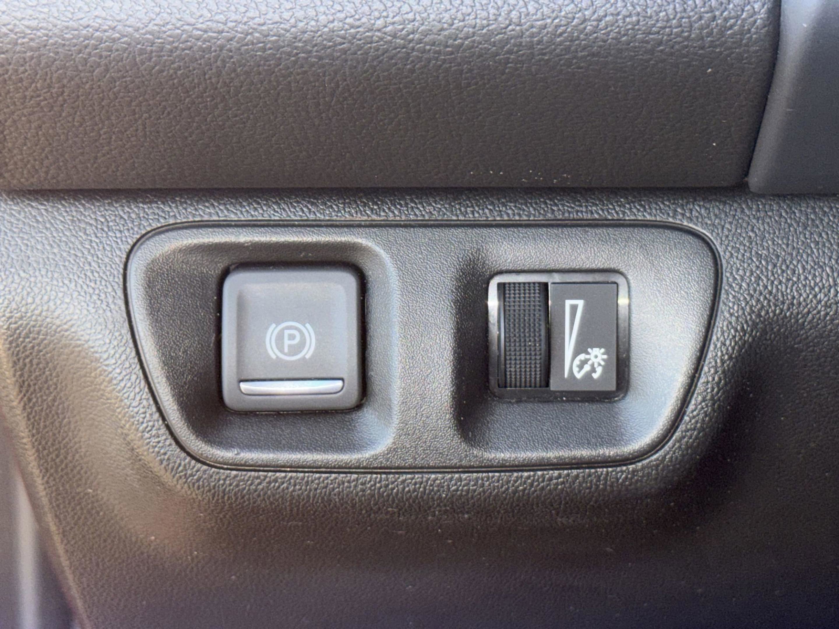 Used 2023 GMC Acadia SLE image 23