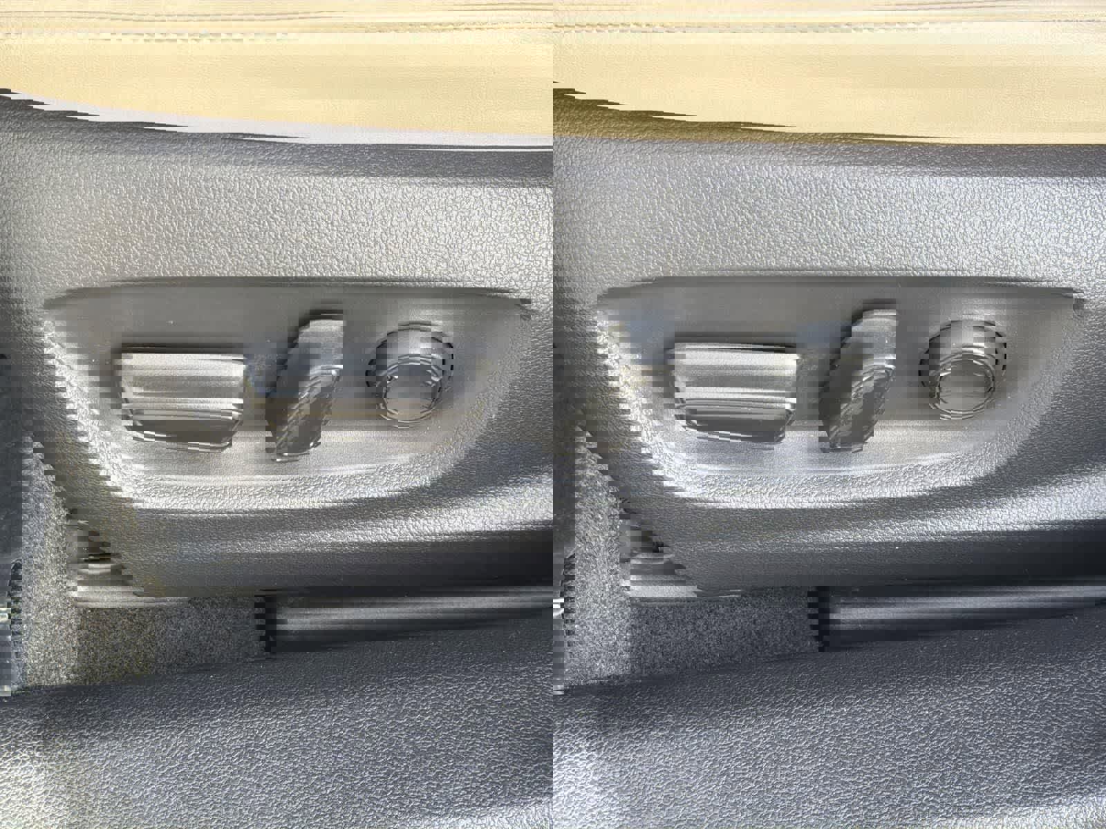 Used 2021 Toyota Prius L Eco image 25