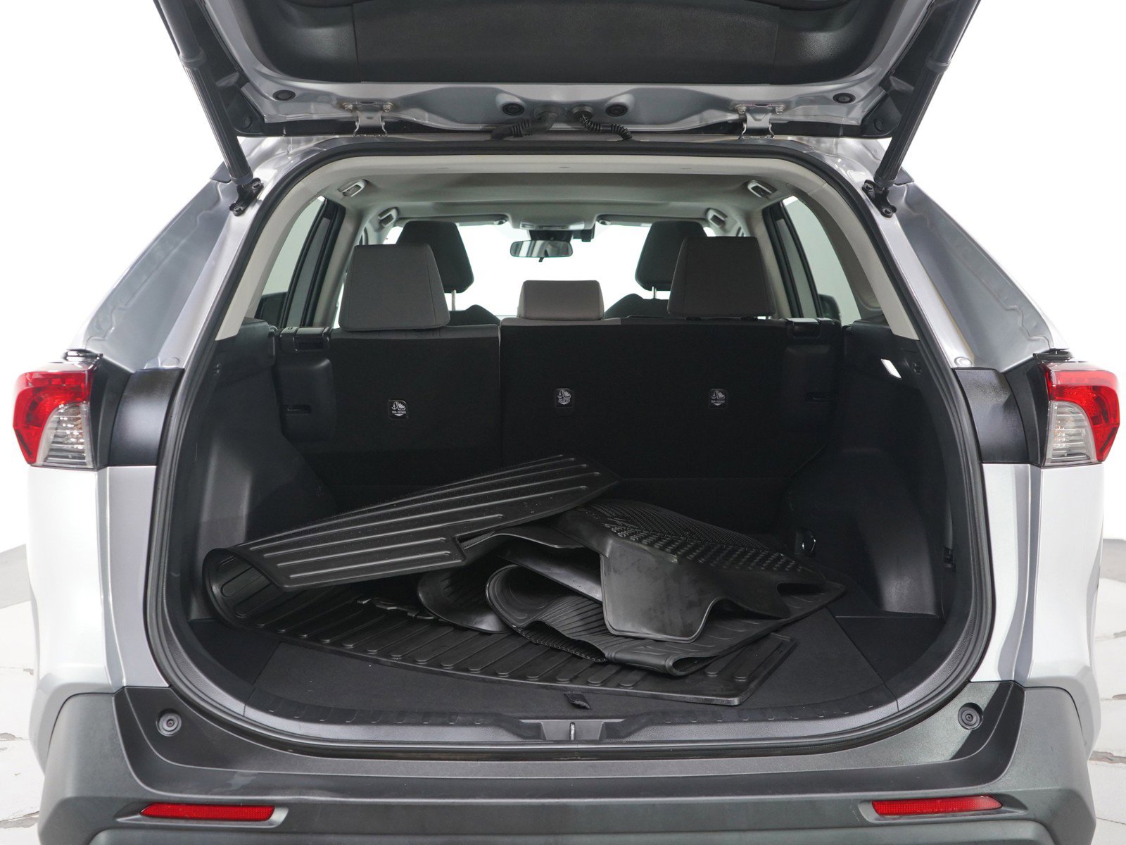 Used 2022 Toyota RAV4 XLE image 16