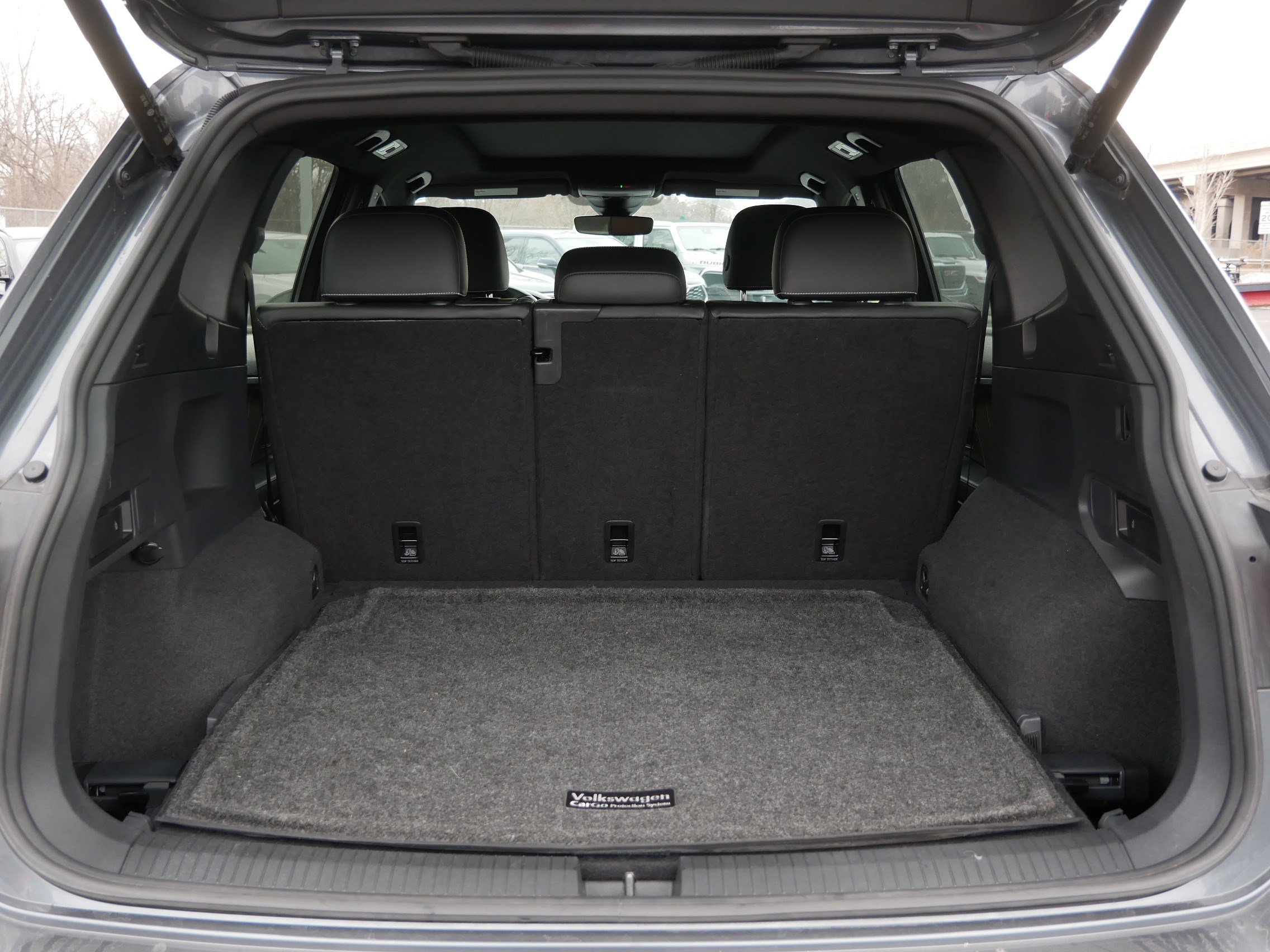 Used 2022 Volkswagen Tiguan SEL R-Line image 18