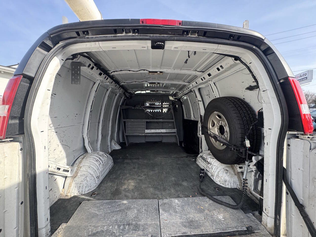 Used 2019 Chevrolet Express 3500 w/ Driver Convenience Package RWD image 29