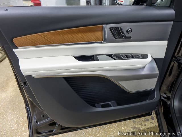 Certified 2026 Cadillac Vistiq Luxury AWD/4WD image 24