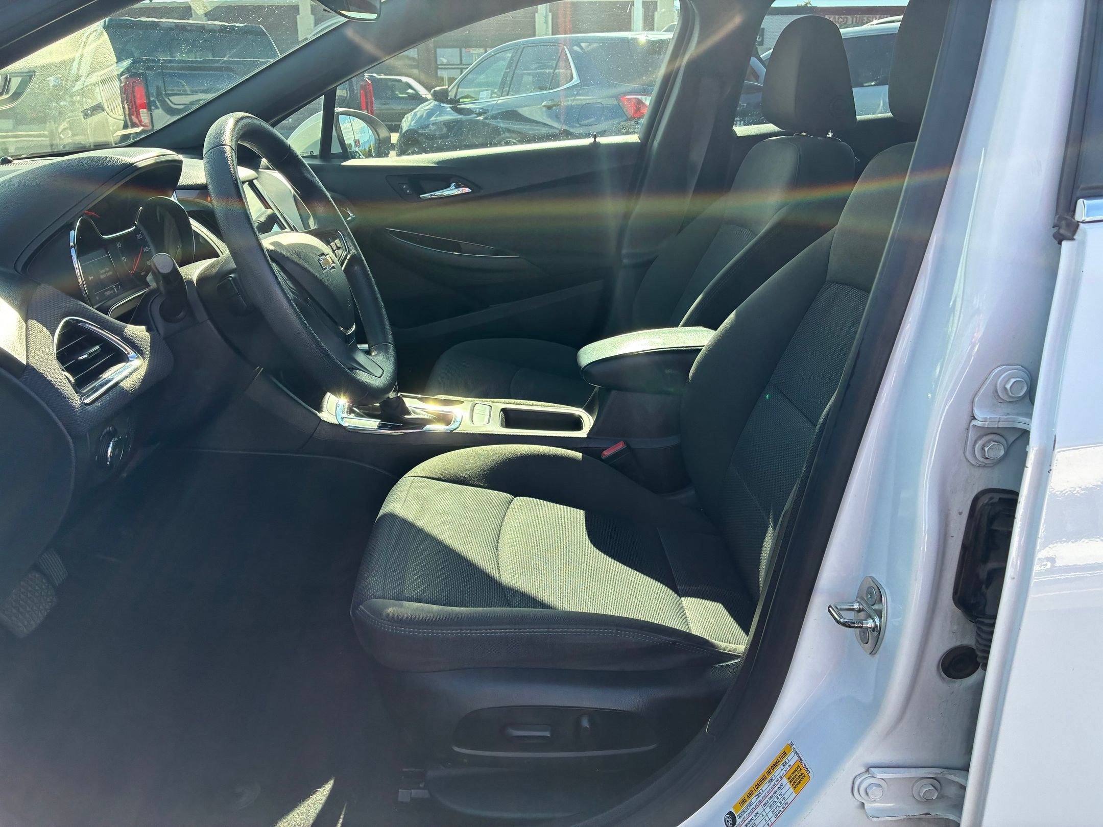 Used 2018 Chevrolet Cruze LT w/ Convenience Package FWD image 17