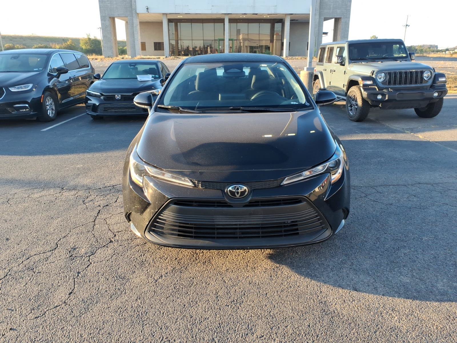 Used 2025 Toyota Corolla LE FWD image 2
