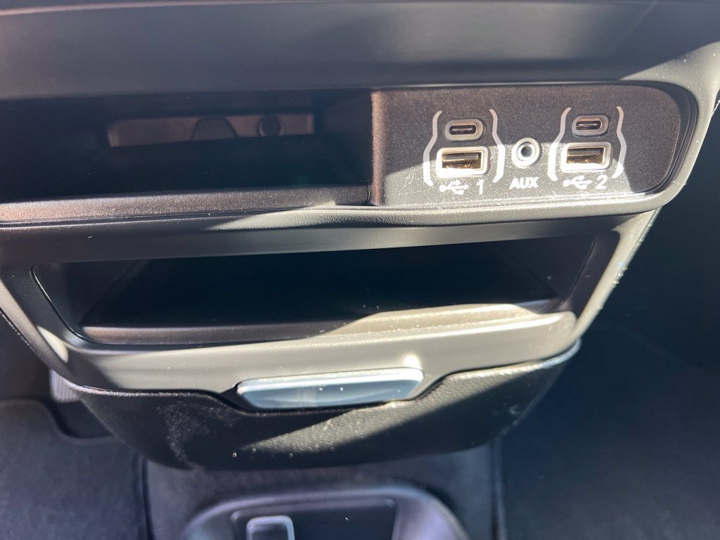 Certified 2025 Chrysler Pacifica Select FWD image 38