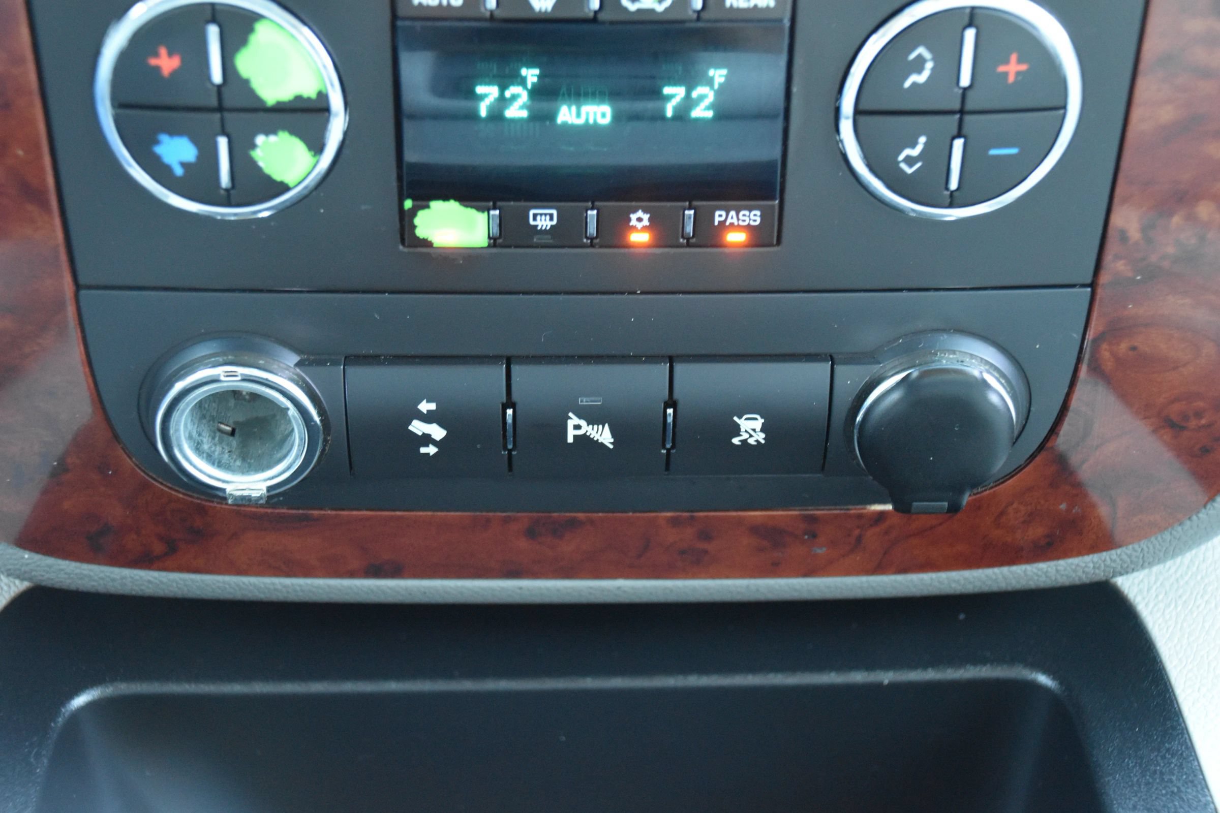 Used 2010 Chevrolet Tahoe LT w/ Luxury Package AWD/4WD image 46