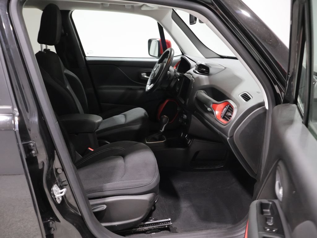 Certified 2023 Jeep Renegade Latitude w/ Sun/Sound Group AWD/4WD image 24