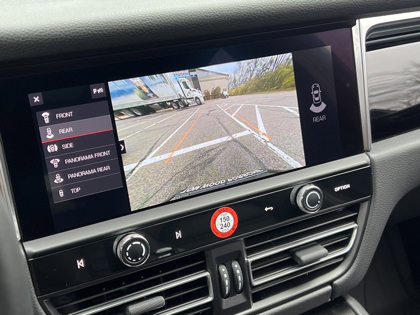 Certified 2025 Porsche Macan image 27