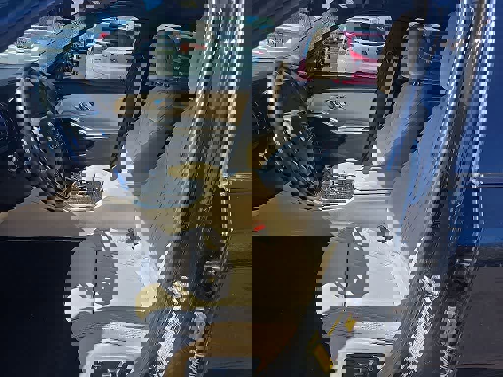 Used 2020 BMW 330i xDrive Sedan w/ Driving Assistance Package image 13