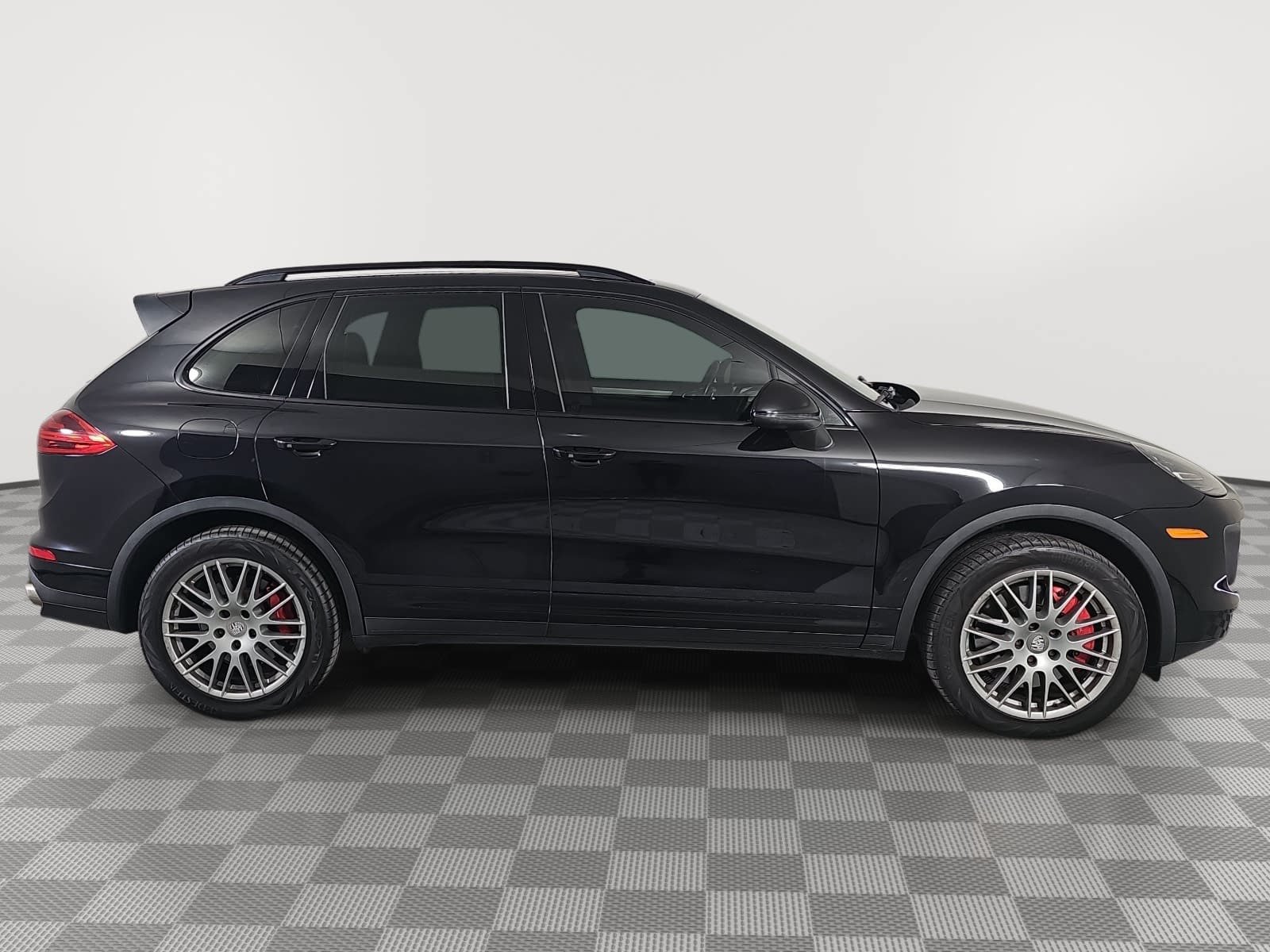 Used 2015 Porsche Cayenne Turbo AWD/4WD image 7