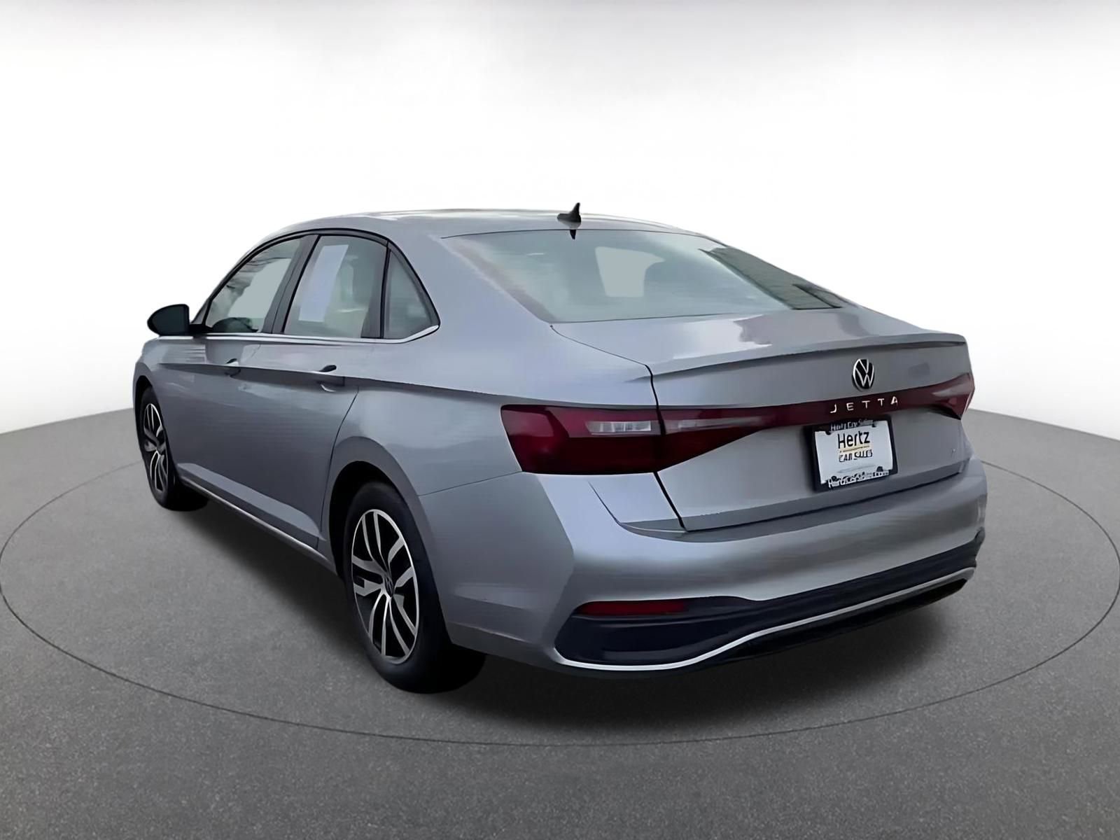 Used 2025 Volkswagen Jetta SE image 11