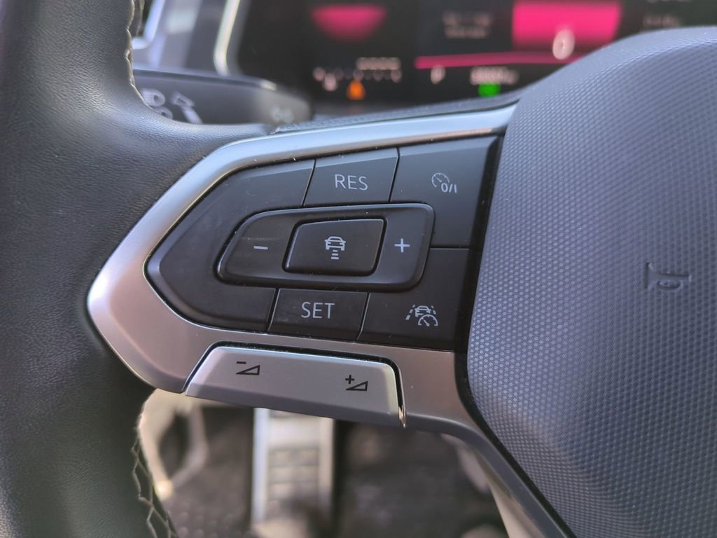 Used 2023 Volkswagen Tiguan SE R-Line image 19