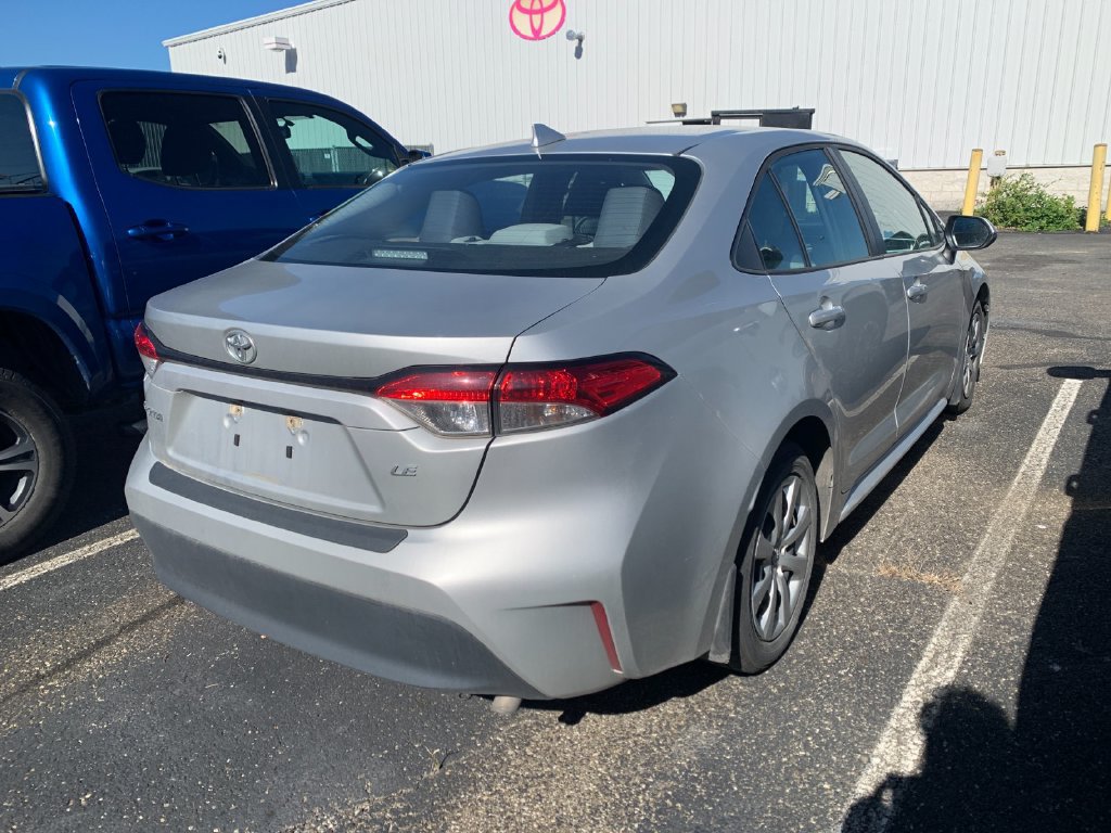 Used 2024 Toyota Corolla LE FWD image 2