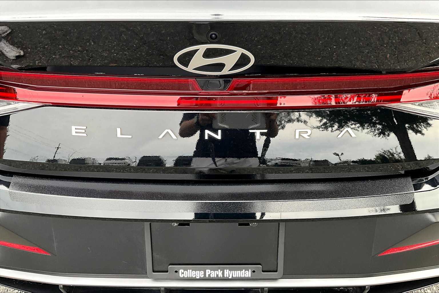 Used 2024 Hyundai Elantra SEL w/ Convenience Package image 9