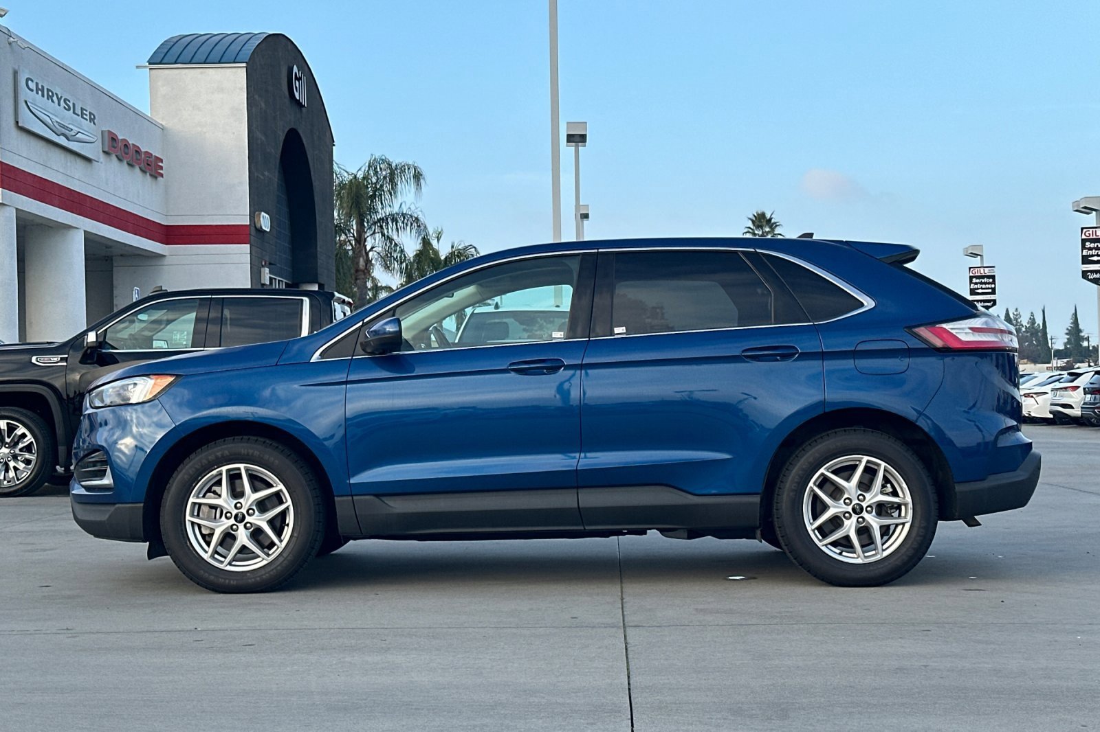 Used 2023 Ford Edge SEL image 3