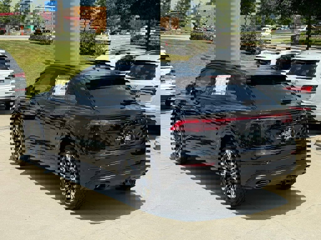 New 2025 Audi Q8 Premium image 11