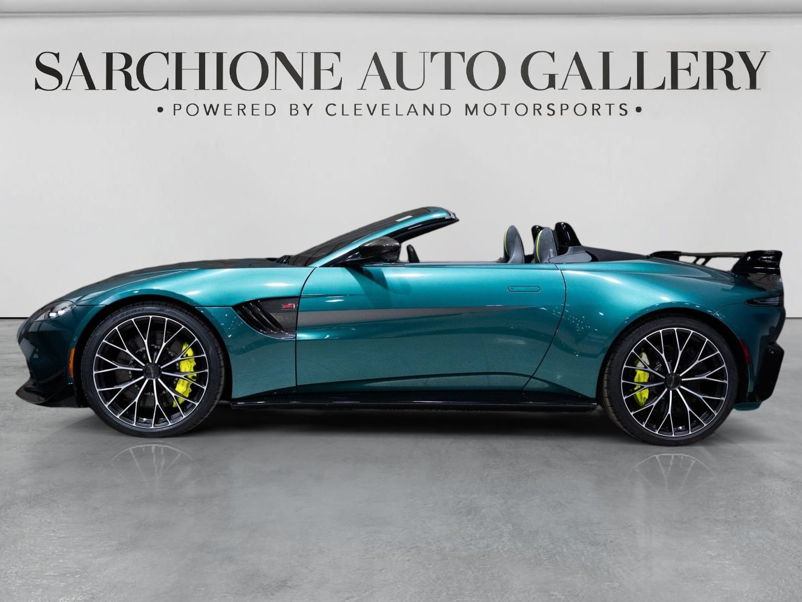 Used 2023 Aston Martin V8 Vantage Roadster RWD image 3