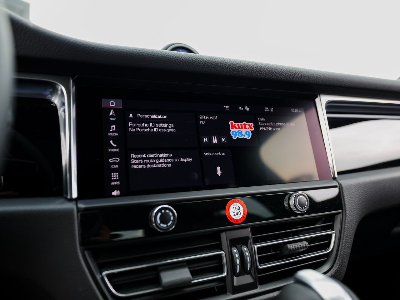 Certified 2026 Porsche Macan AWD/4WD image 18