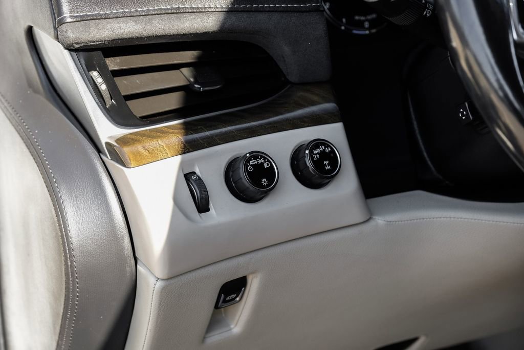 Used 2020 Cadillac Escalade ESV Premium Luxury image 29