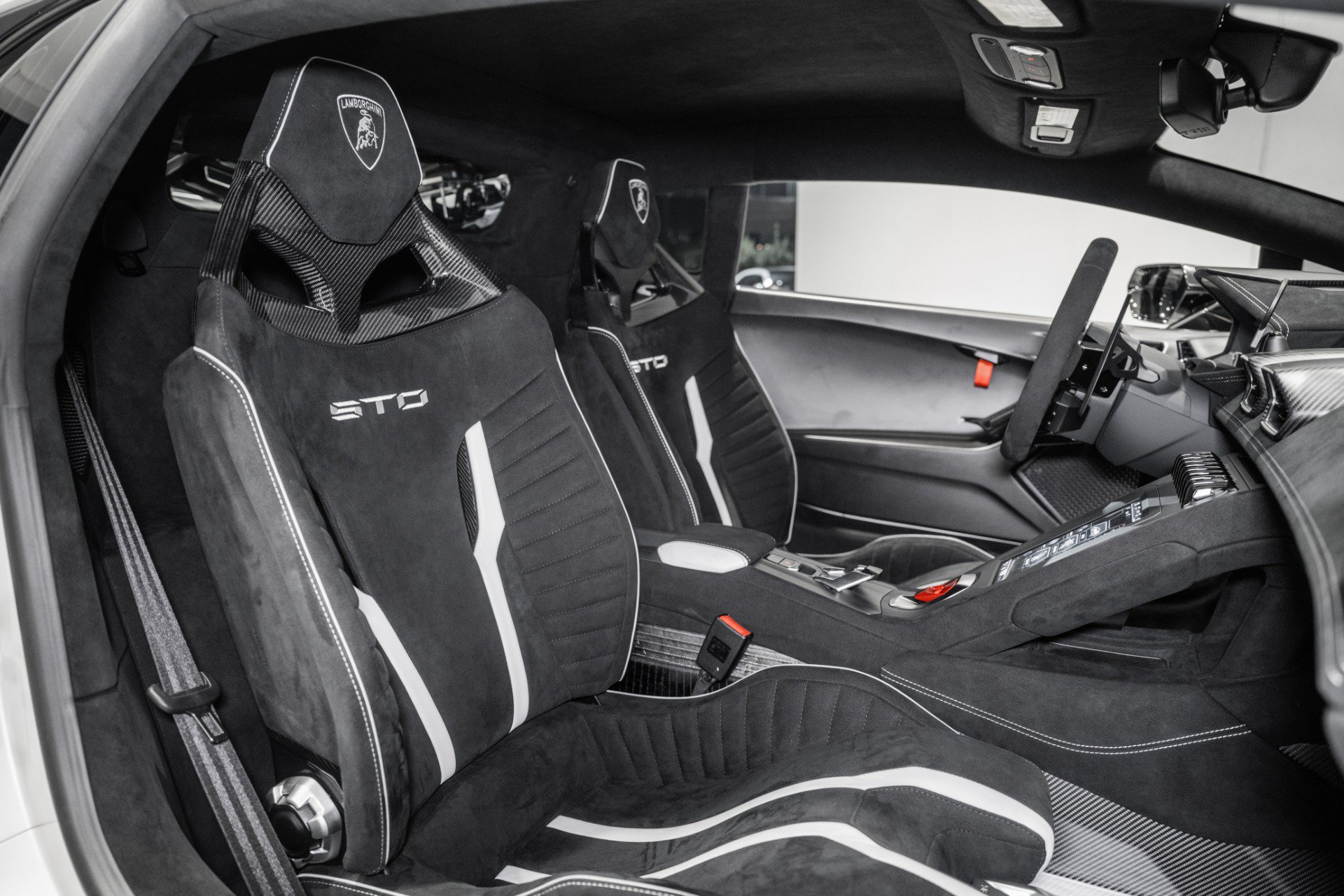 Used 2023 Lamborghini Huracan STO RWD image 21