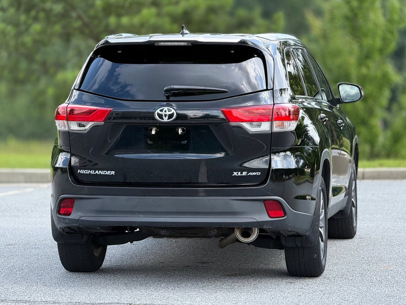 Used 2019 Toyota Highlander XLE AWD/4WD image 7
