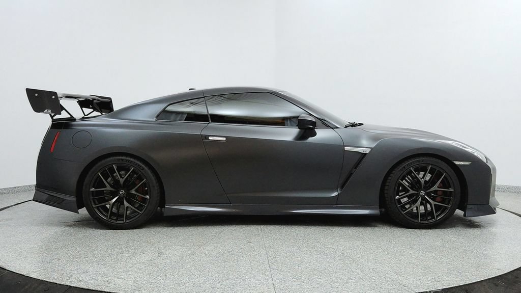Used 2019 Nissan GT-R AWD/4WD image 6