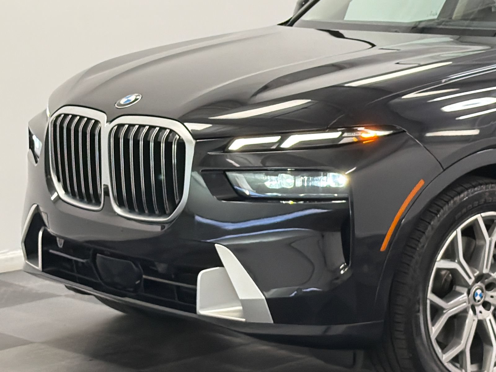 Used 2026 BMW X7 xDrive40i AWD/4WD image 2