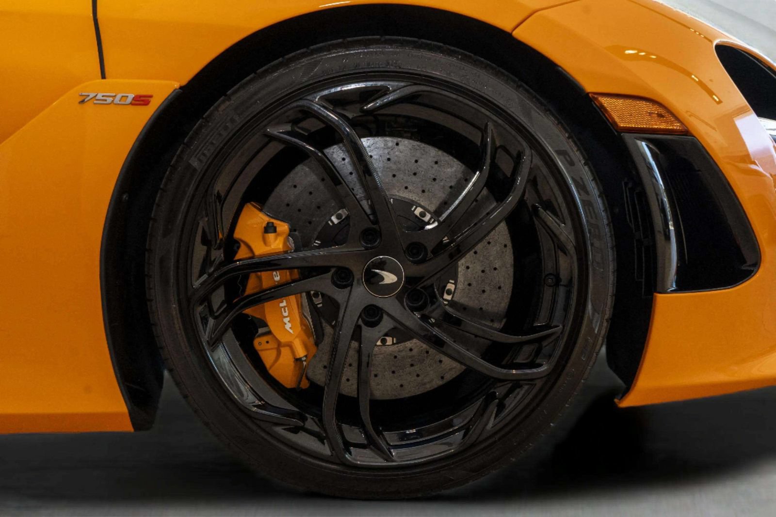 Used 2024 McLaren 750S Spider RWD image 49