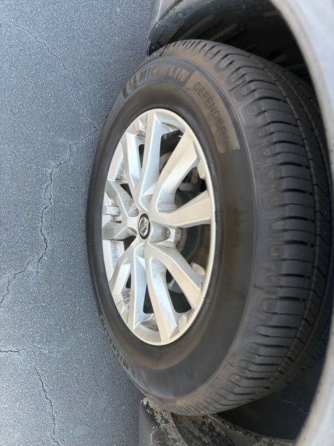 Used 2018 Nissan Rogue SV w/ Premium Package FWD image 8