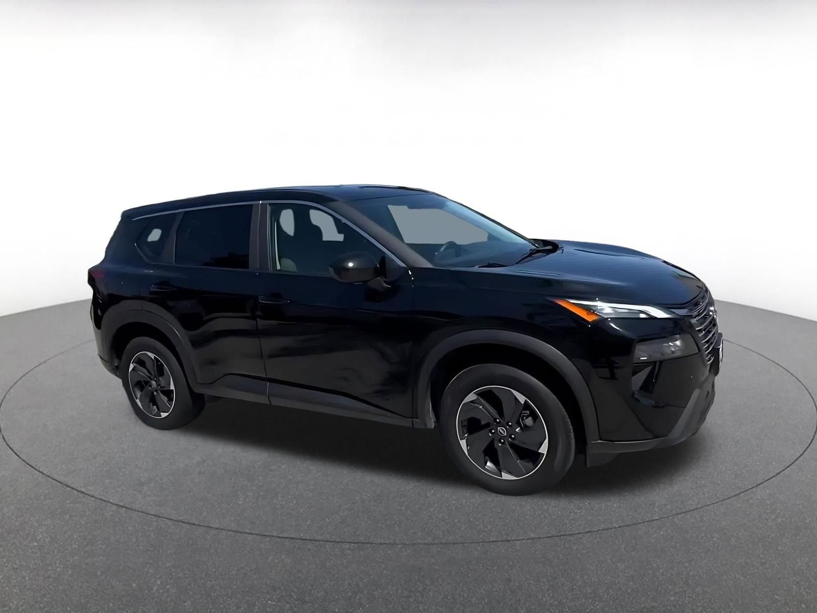 Used 2025 Nissan Rogue SV FWD image 2
