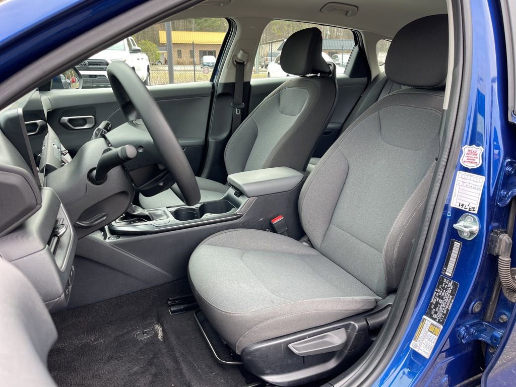 Used 2025 Kia K4 LXS image 18