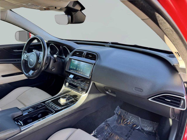 Used 2019 Jaguar XE Premium image 50