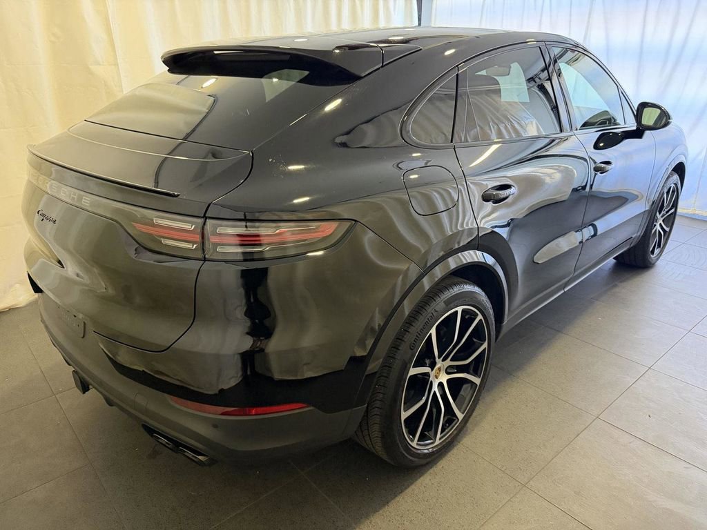 Used 2023 Porsche Cayenne Platinum Edition image 9