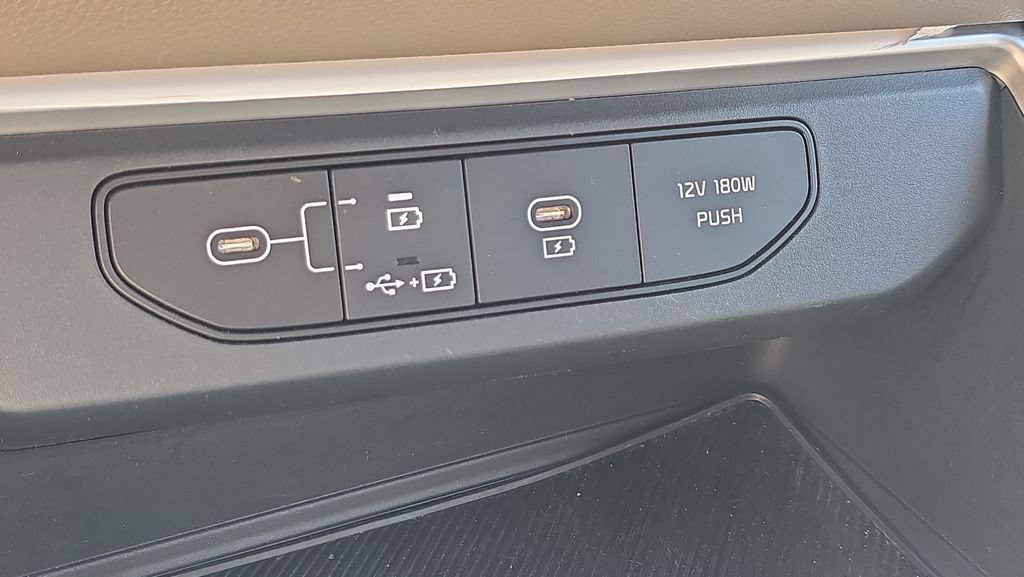 Used 2025 Kia Carnival FWD image 28