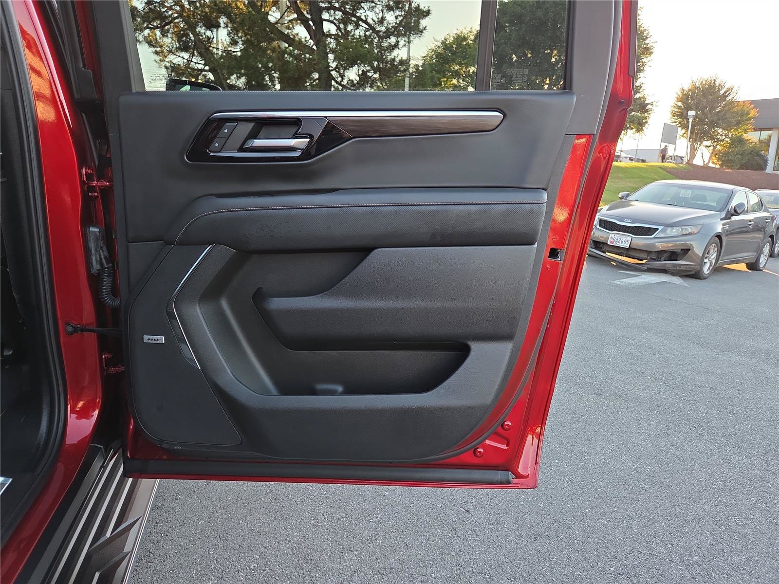 Used 2025 Chevrolet Suburban Premier AWD/4WD image 29