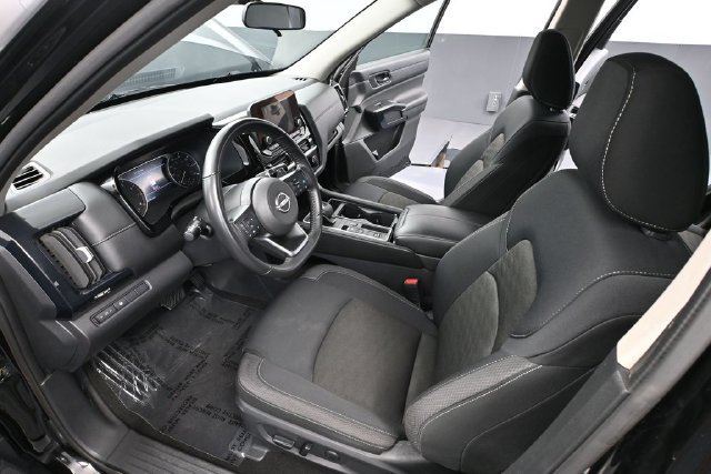 Used 2024 Nissan Pathfinder SV FWD image 17