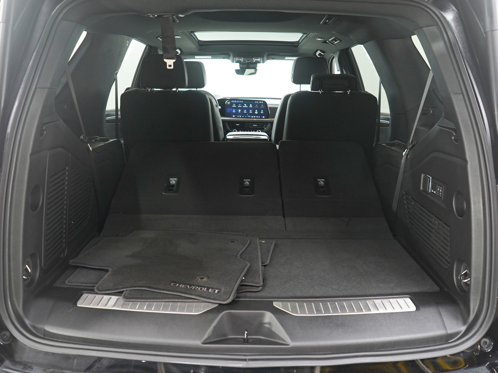 Used 2025 Chevrolet Tahoe High Country w/ Sun And Tow Package image 9