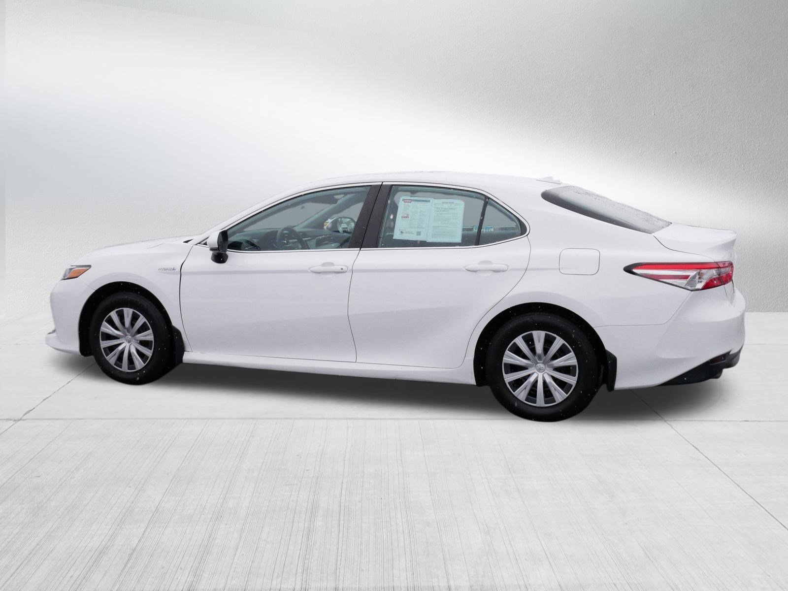 Used 2020 Toyota Camry LE image 5