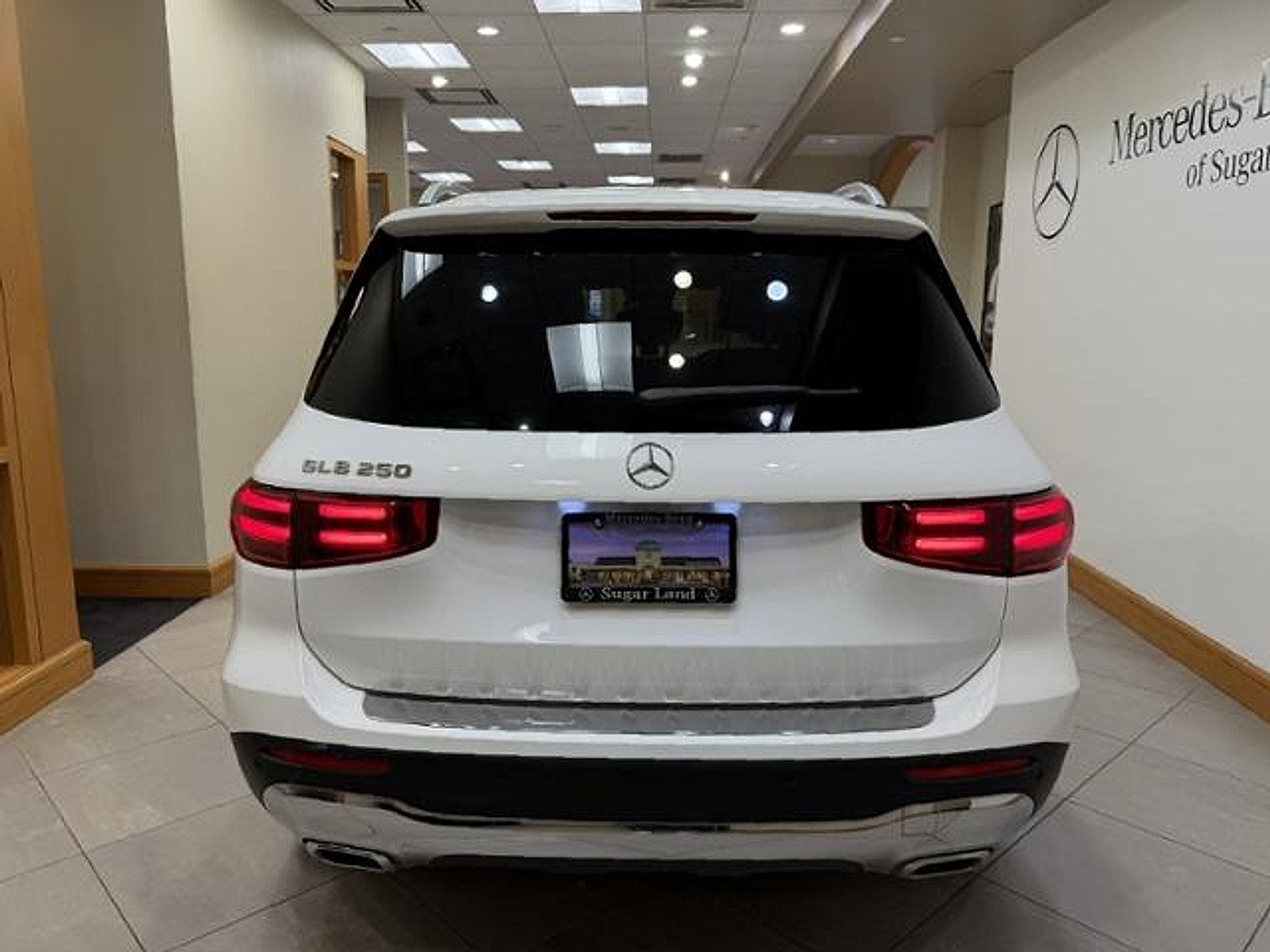 Used 2025 Mercedes-Benz GLB 250 image 4