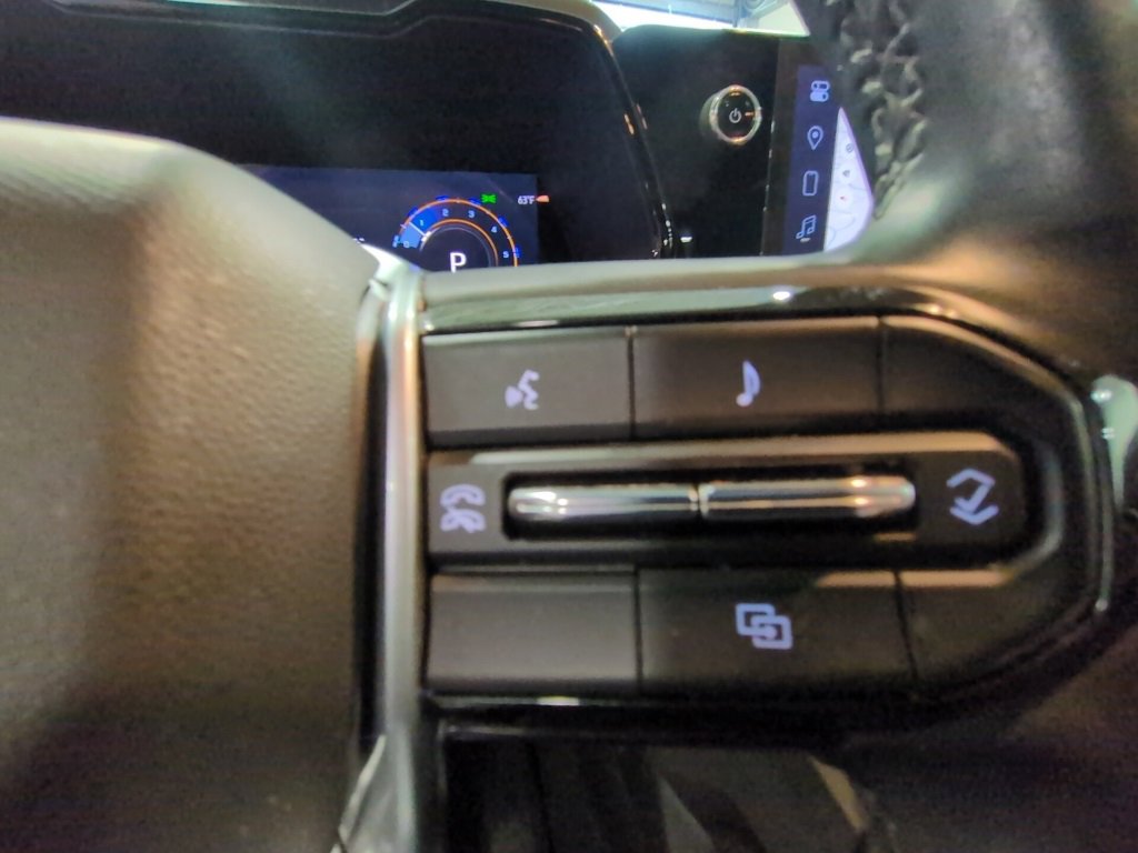 Used 2024 Chevrolet Colorado LT w/ LT Convenience Package image 11